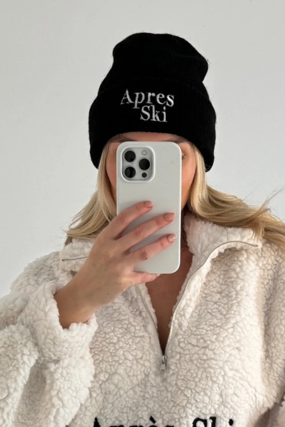 Apres ski black embroidered knit beanie hat