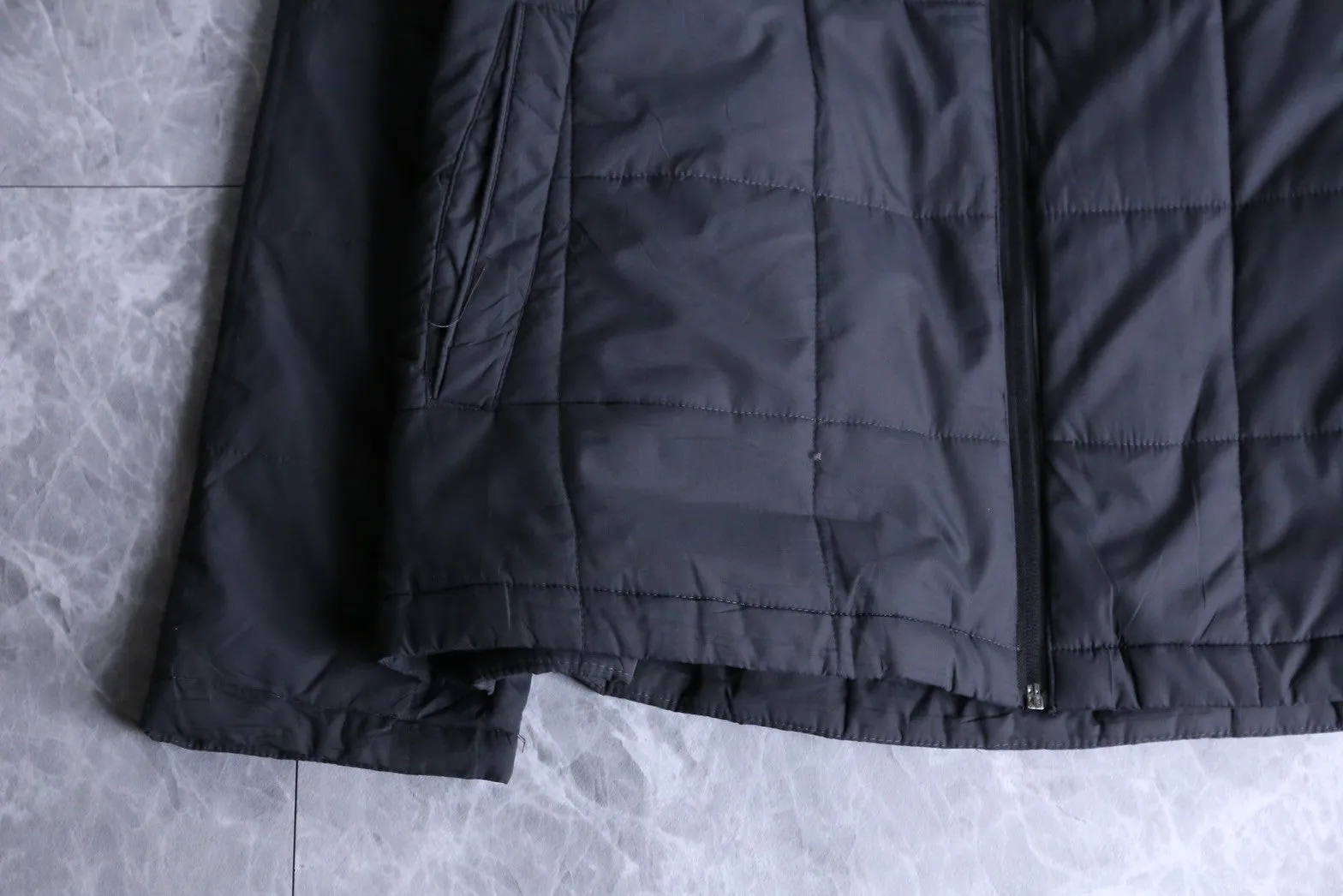 “Calvin Klein”black color pocket quilted jacket