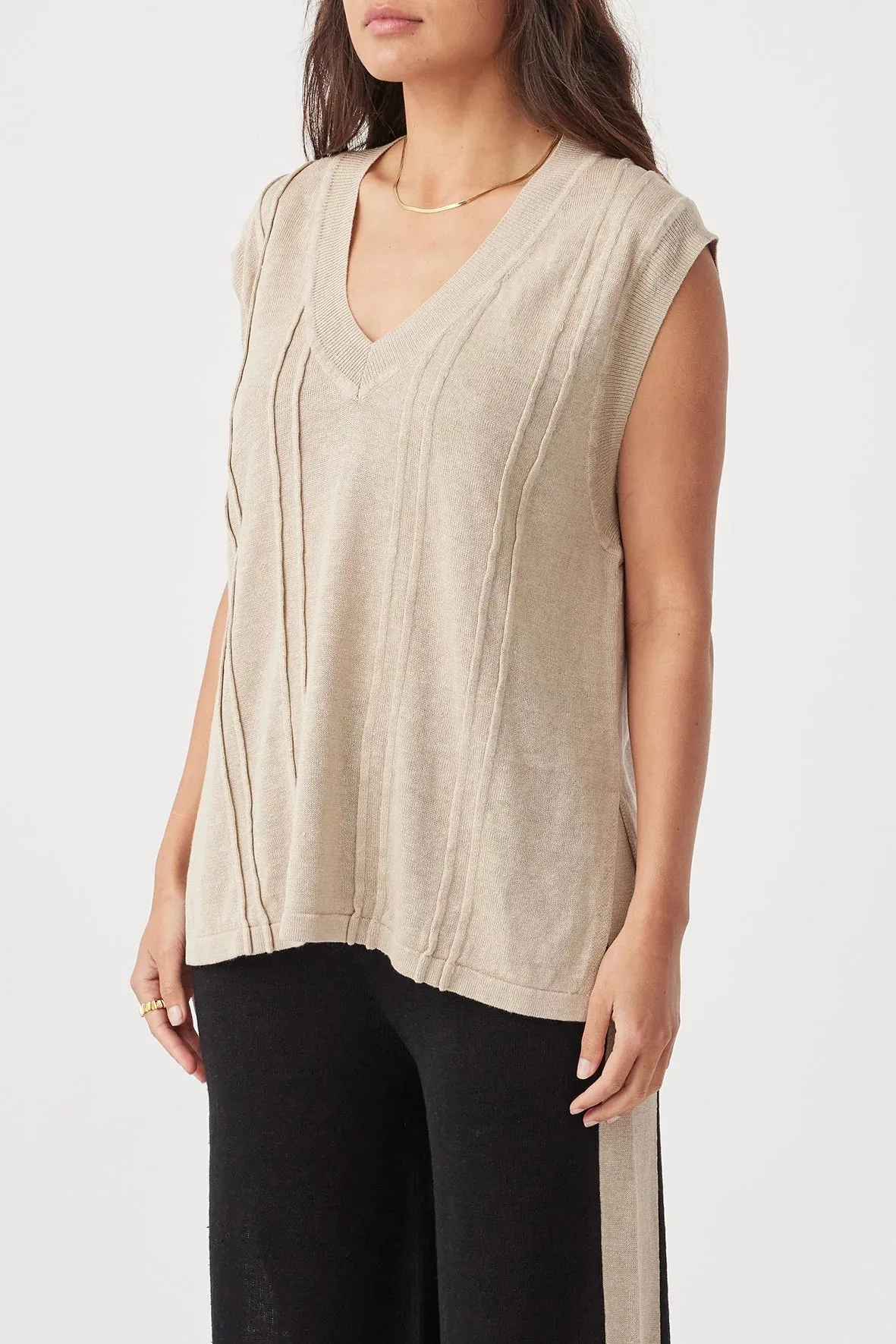 Darcy Vest - Taupe