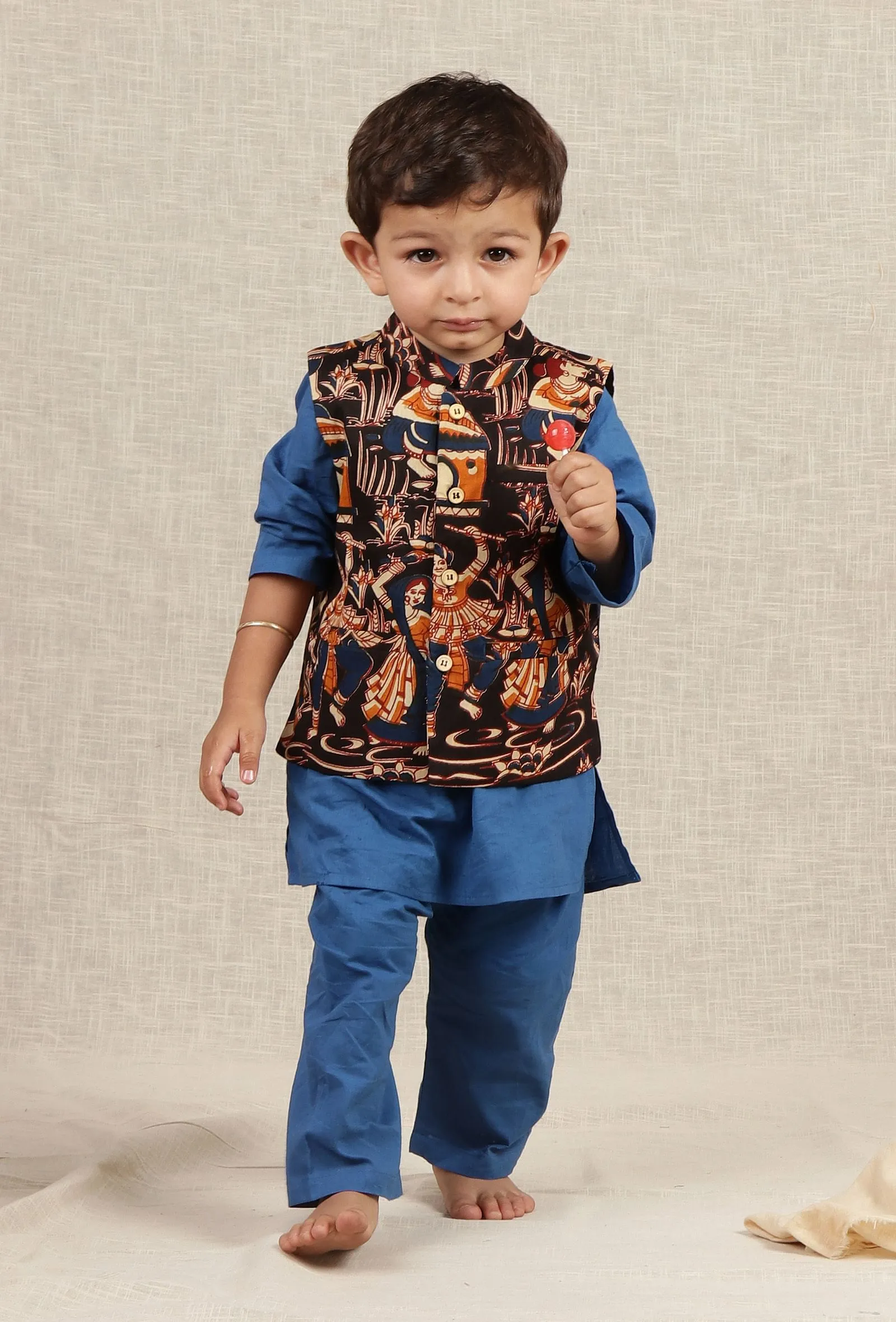 Set Of 3: Duke Blue Cotton Kurta, Pyjama & Black Kalamkari Nehru Jacket