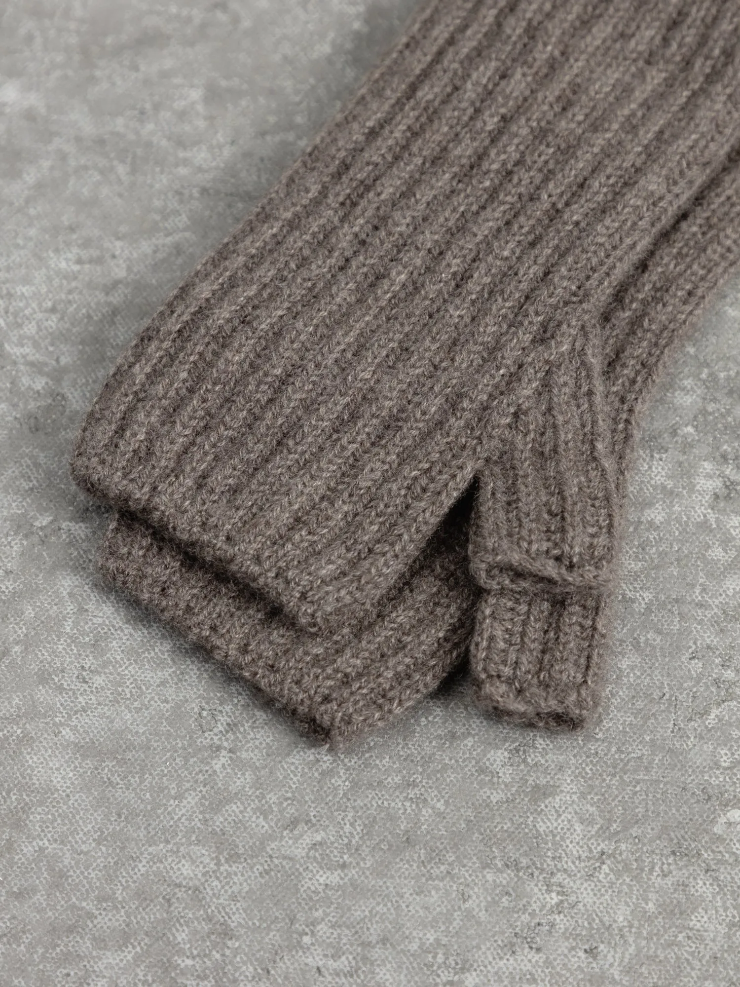 The Cashmere Wrist Warmers - Dark Taupe